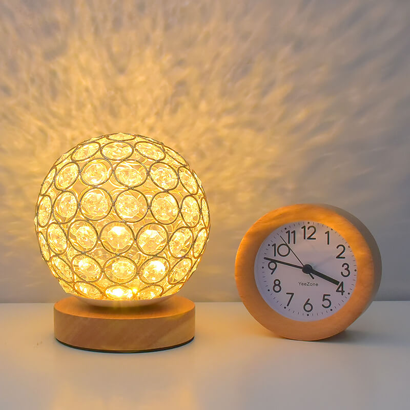 Lampe de table de chevet LED ronde rechargeable par USB NovaGlow dans un style minimaliste moderne