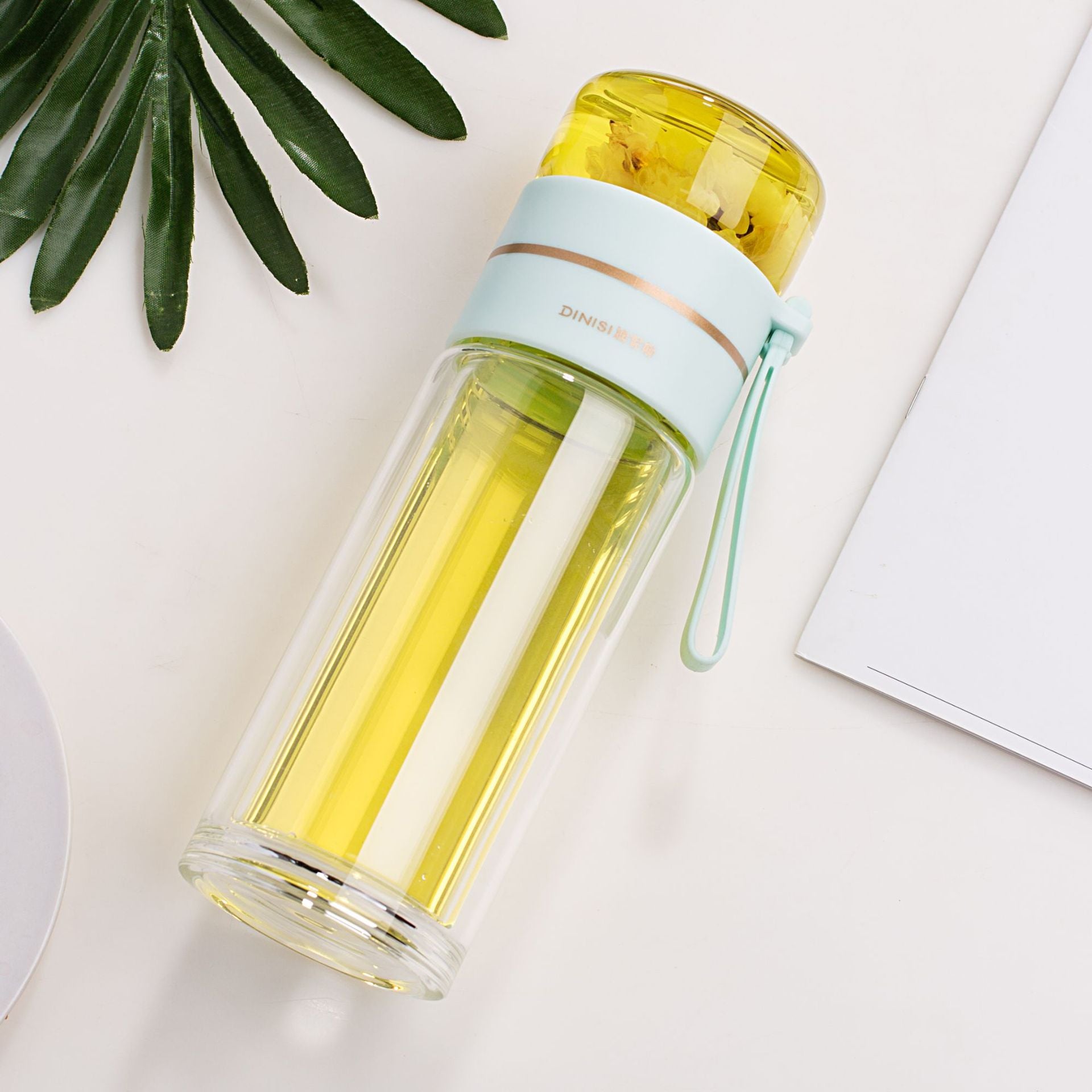 Bouteille avec infuseur à thé intégré
