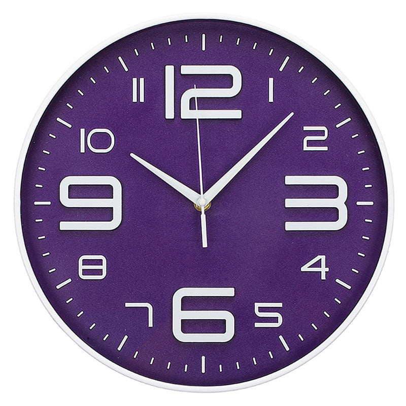 Horloge murale avec grand cadran et design moderne