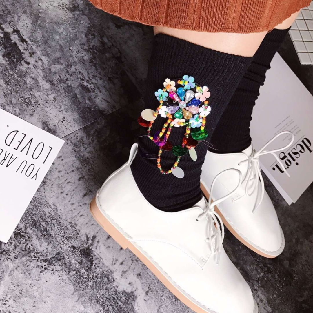 Chaussettes Femme Brodées à la Main – Perles & Paillettes Colorées pour un Style Unique