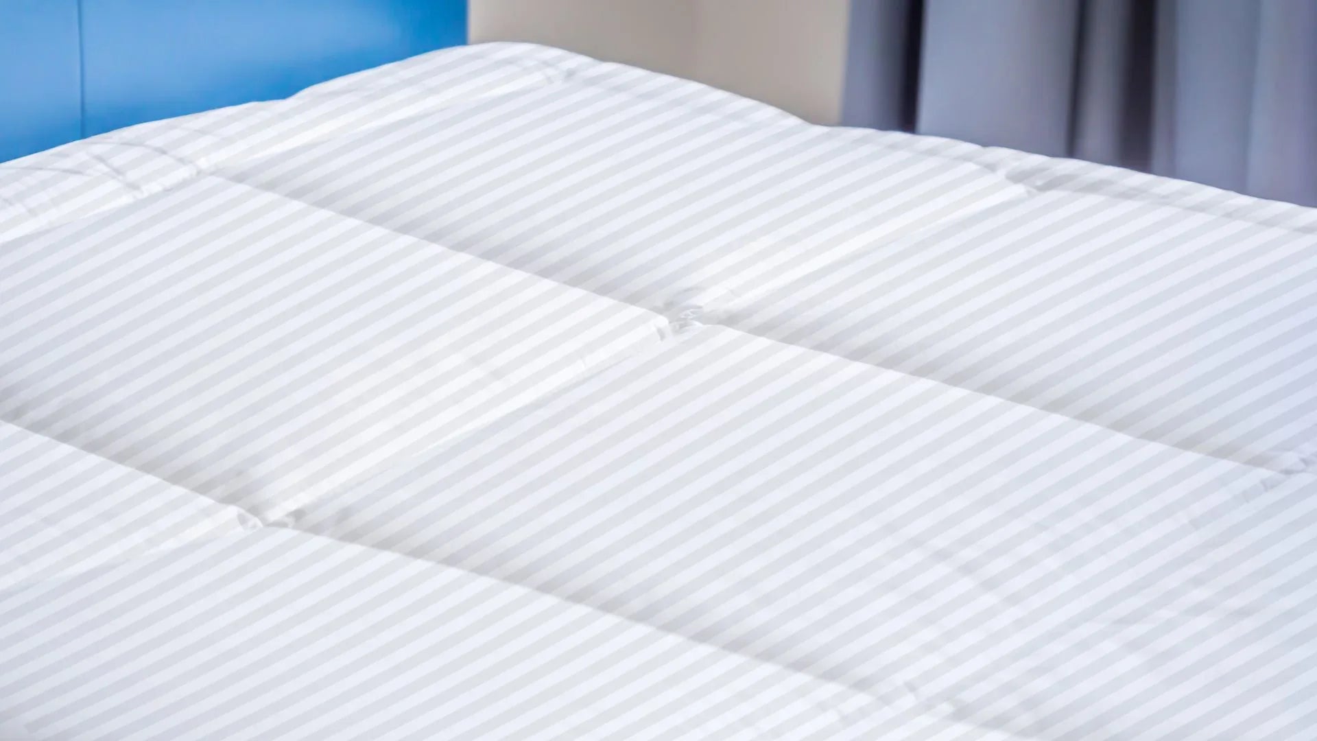 Surmatelas en Microfibre à Rayures Satinées