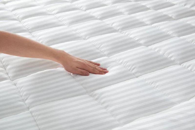 Surmatelas en Microfibre à Rayures Satinées