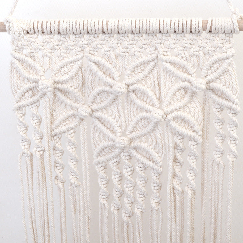 Décoration murale en macramé avec décorations élaborées