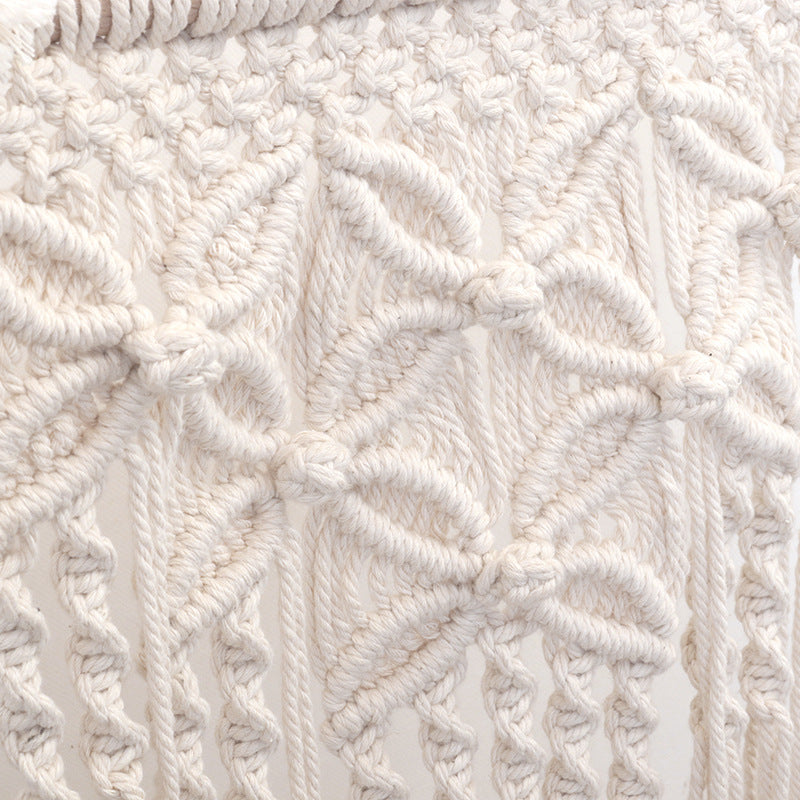 Décoration murale en macramé avec décorations élaborées