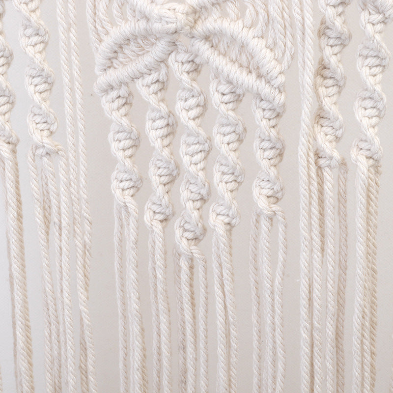 Décoration murale en macramé avec décorations élaborées