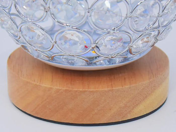 Lampe de table de chevet LED ronde rechargeable par USB NovaGlow dans un style minimaliste moderne
