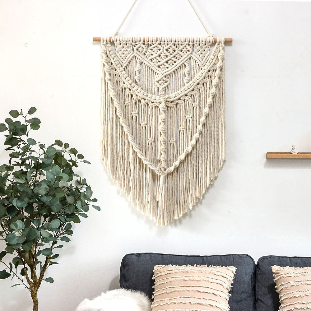 Décoration murale en macramé avec détails artistiques