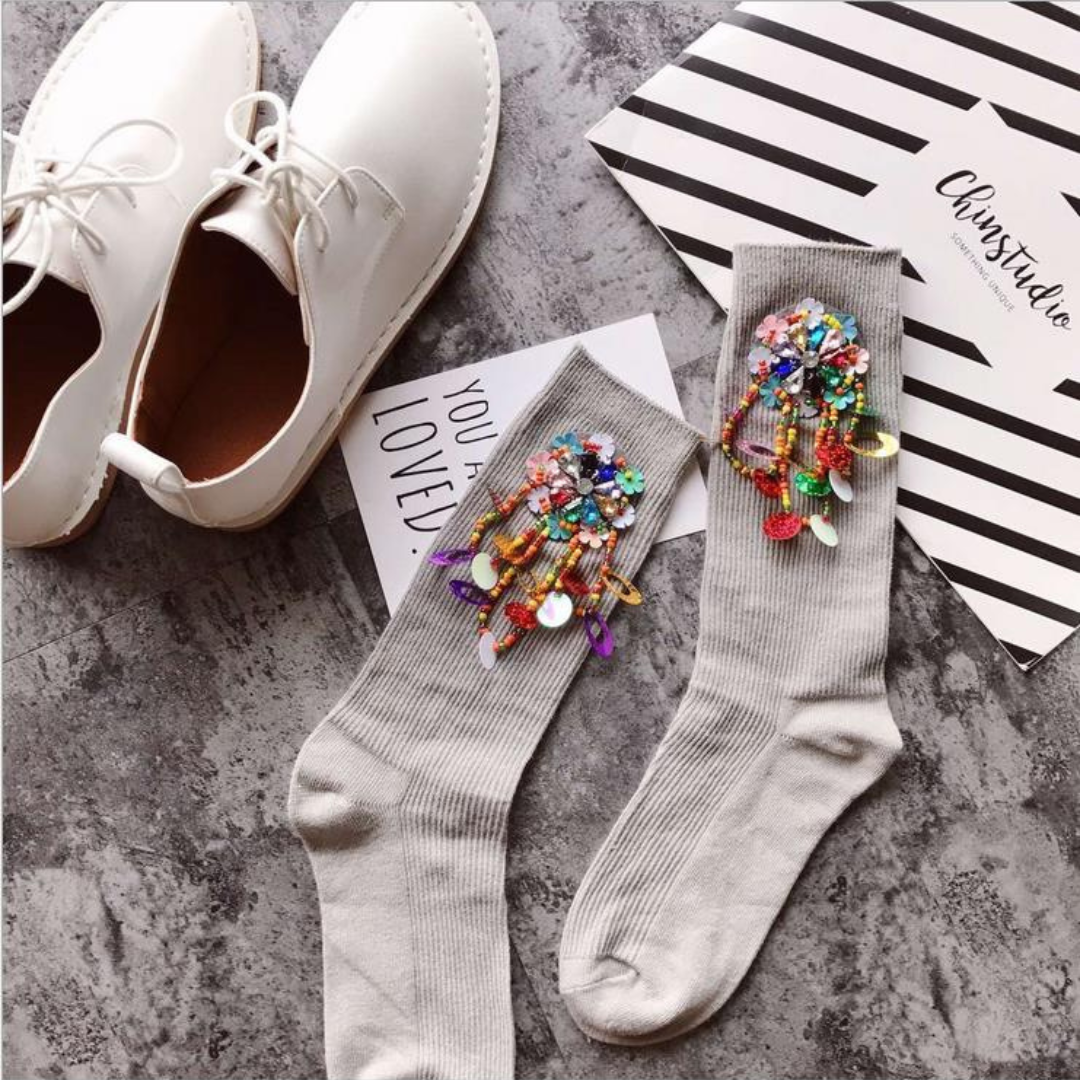 Chaussettes Femme Brodées à la Main – Perles & Paillettes Colorées pour un Style Unique