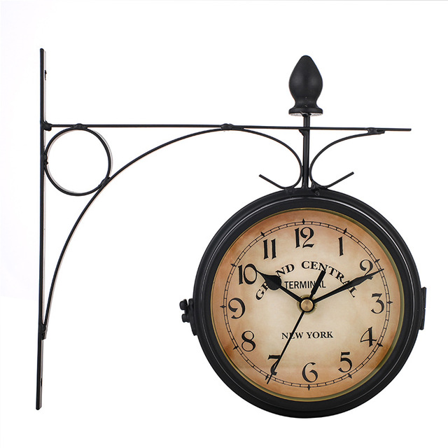 Horloge murale vintage double face - une montre élégante pour votre maison