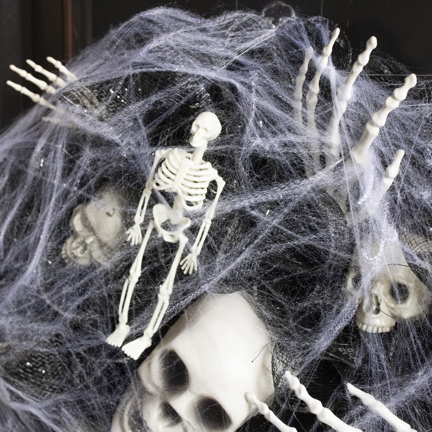 Couronne effrayante – Guirlande squelette en filet pour Halloween, décoration porte et mur (45×45×10 cm)