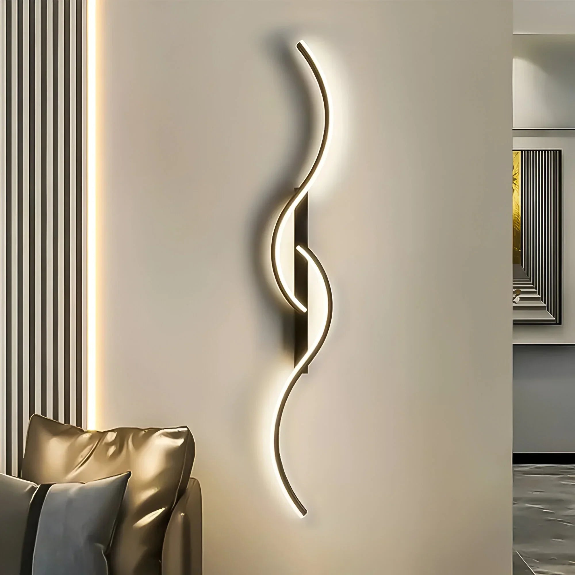 Applique murale incurvée moderne pour éclairage intérieur atmosphérique | Sansotis