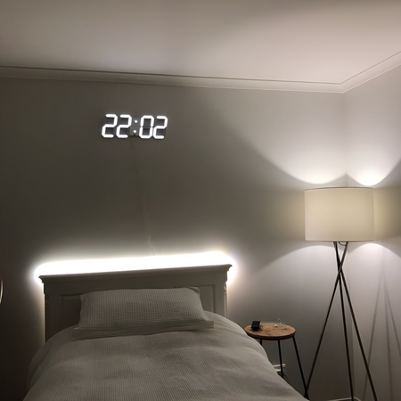 Horloge murale LED futuriste – Design minimaliste avec affichage intelligent de l’heure