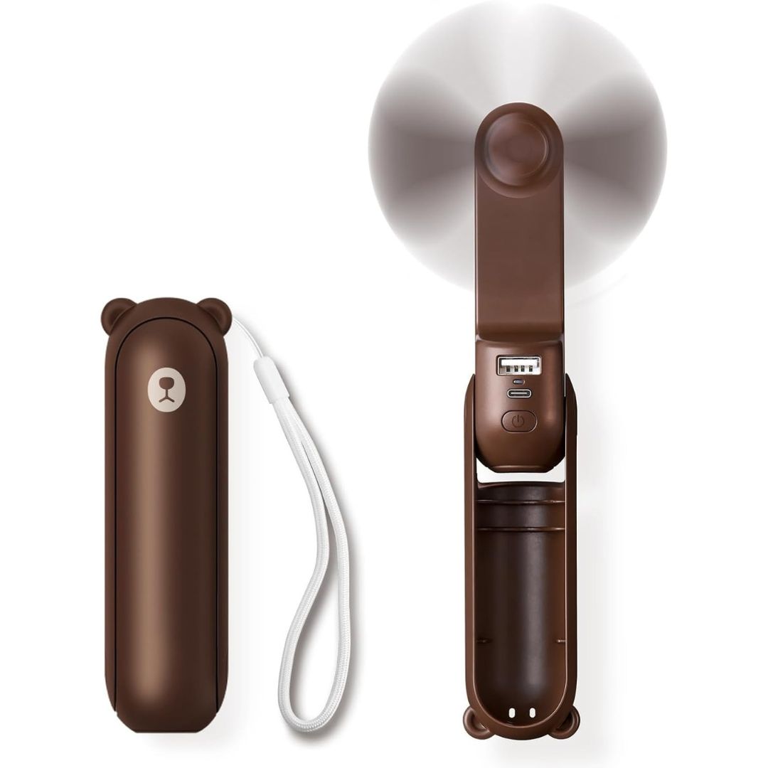 Mini ventilateur sur un bureau