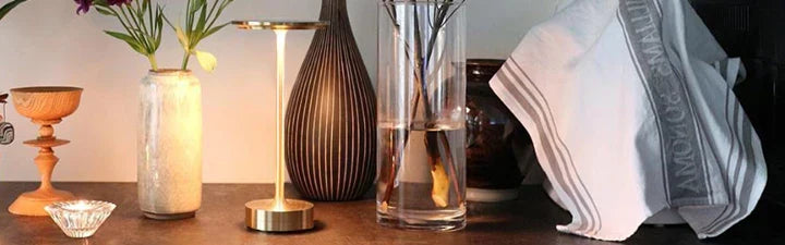 Lampe de table sans fil – Lampe de bureau étanche à intensité variable et rechargeable