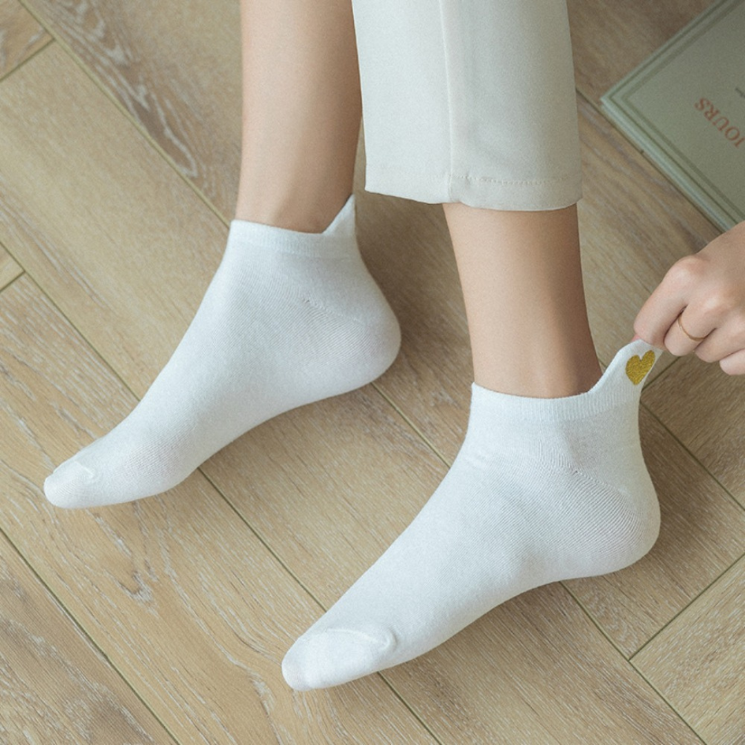 Chaussettes Courtes en Coton – Élégance avec Cœur Brodé