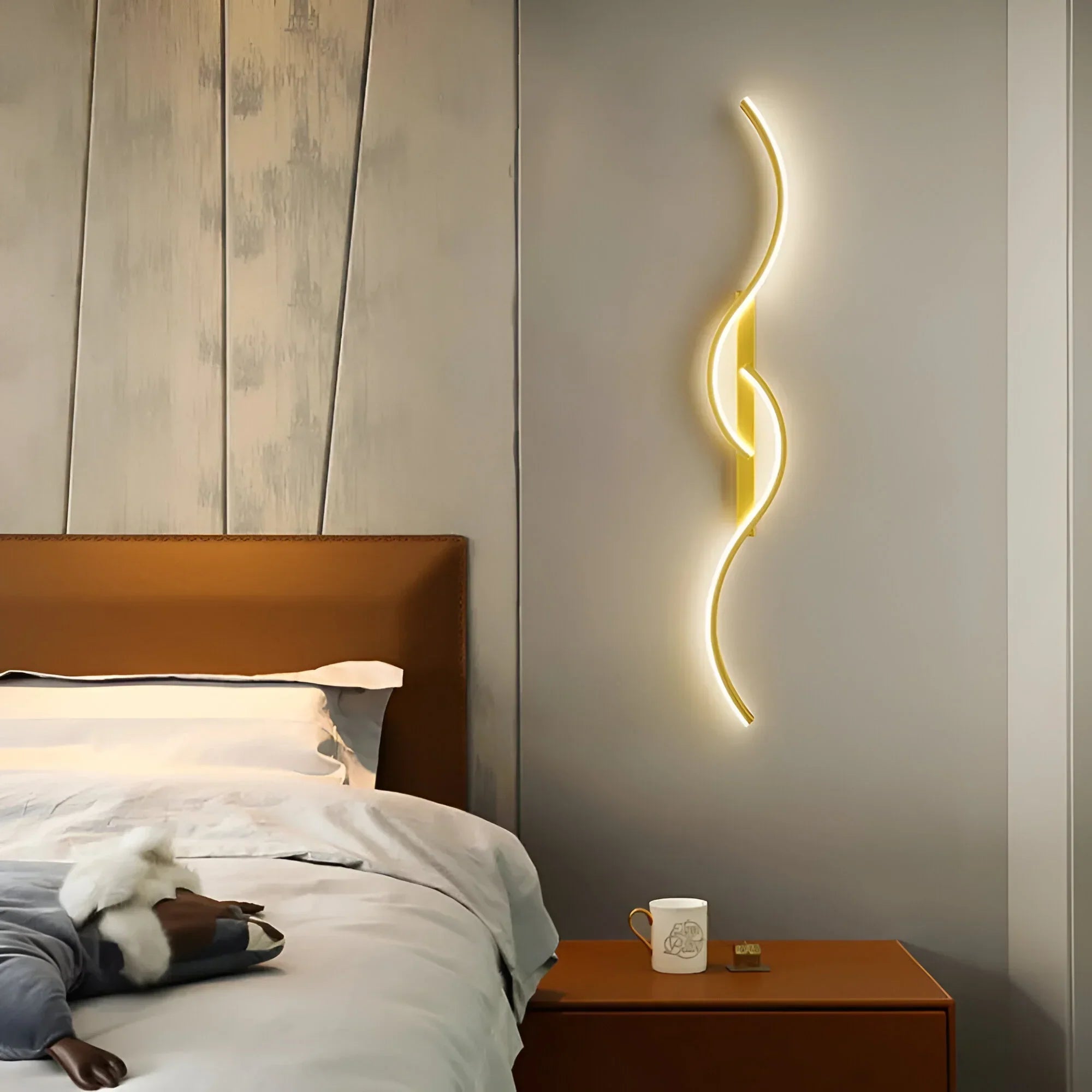 Applique murale incurvée moderne pour éclairage intérieur atmosphérique | Sansotis