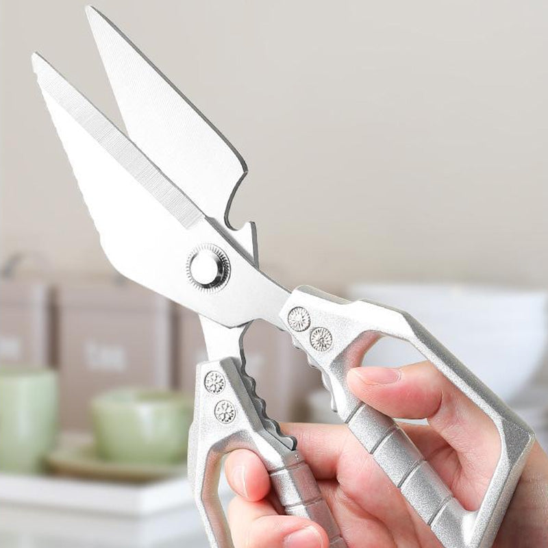 Ciseaux BladeForce montrant leur polyvalence