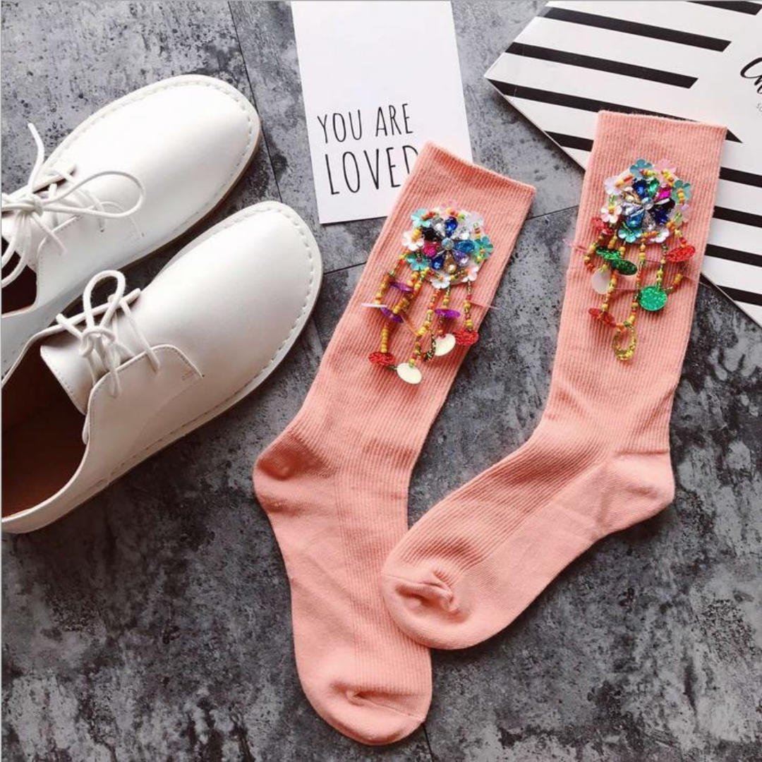 Chaussettes Femme Brodées à la Main – Perles & Paillettes Colorées pour un Style Unique