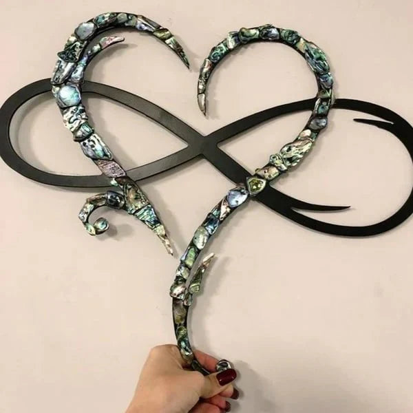 Décoration murale en fer avec coeur infini