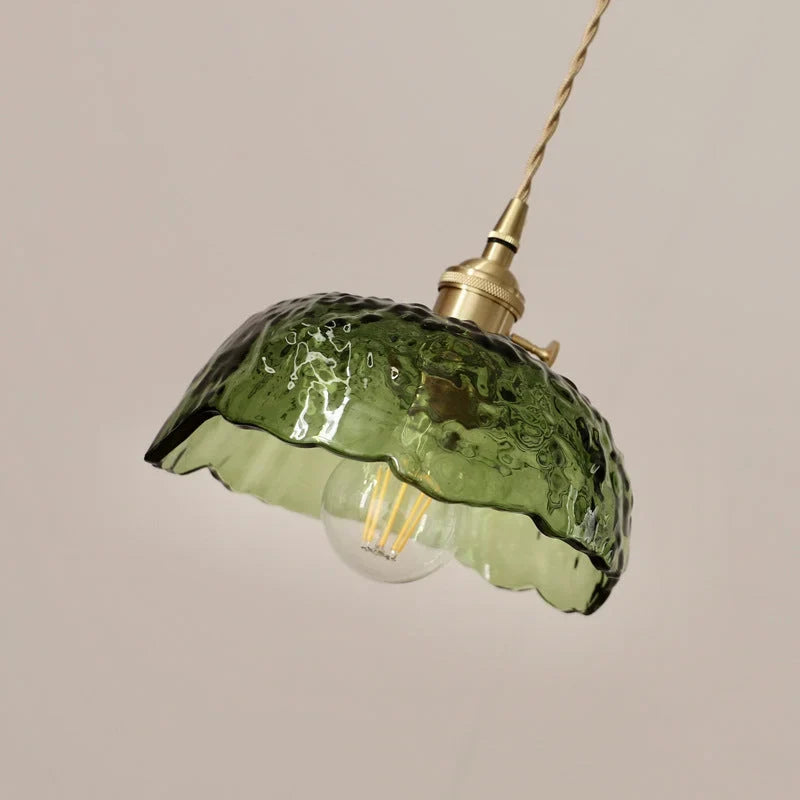 Lampe suspendue en verre vert | Luminaire en laiton ondulé