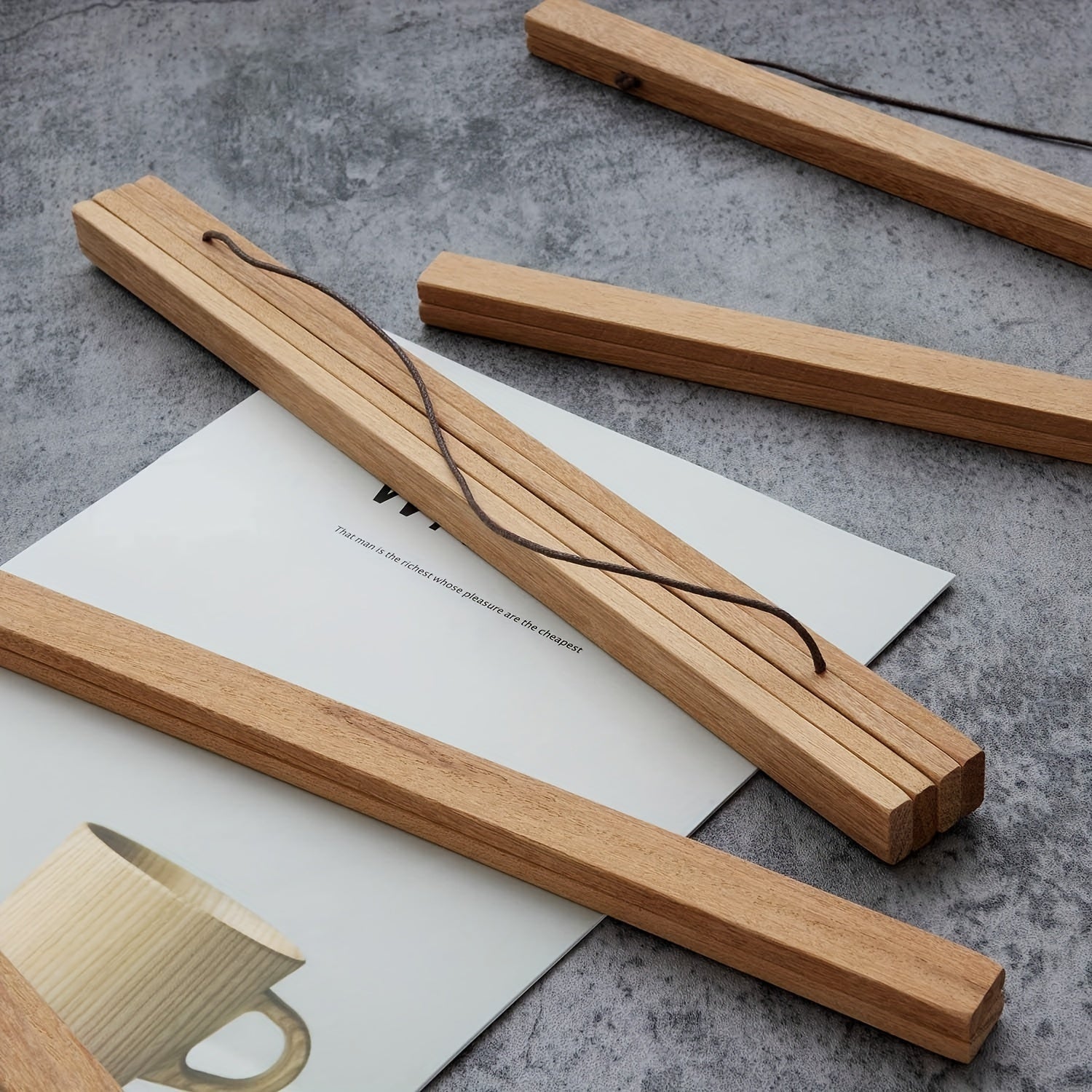 Porte-affiche magnétique en bois – Décoration murale simple et élégante