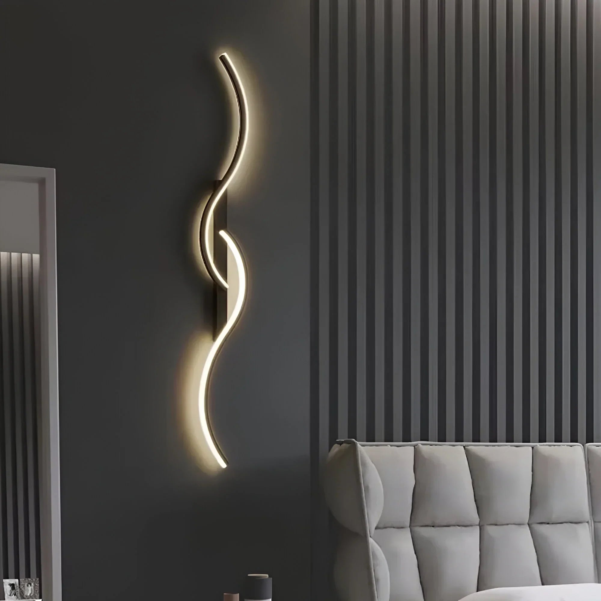 Applique murale incurvée moderne pour éclairage intérieur atmosphérique | Sansotis
