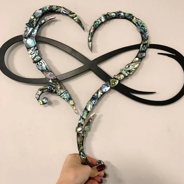 Décoration murale InfinityHeart – Sculpture murale en fer avec symbole de l'amour éternel