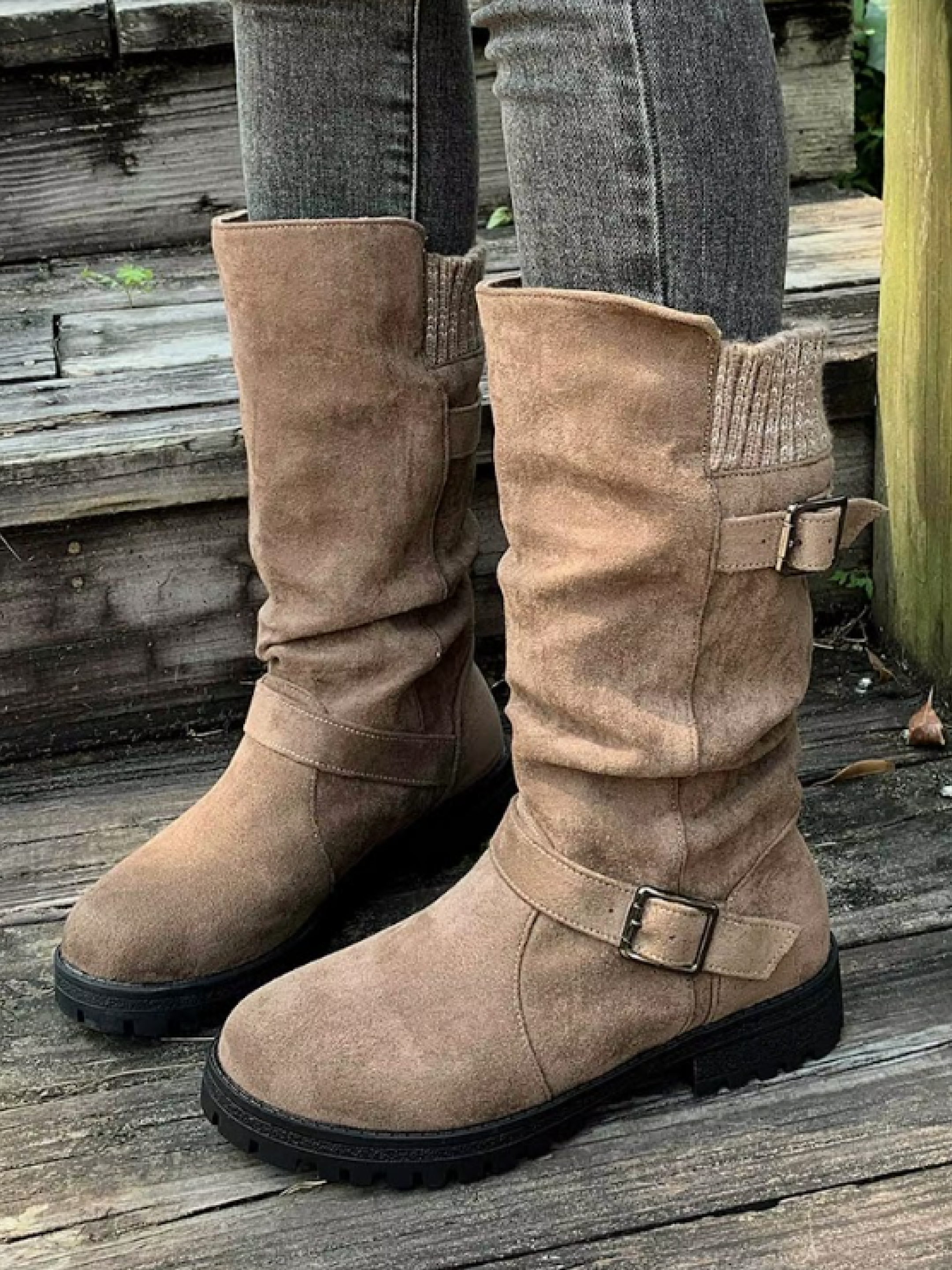 Bottes Mi-Mollet à Revers Tricoté et Boucles – Confort & Style pour l’Hiver