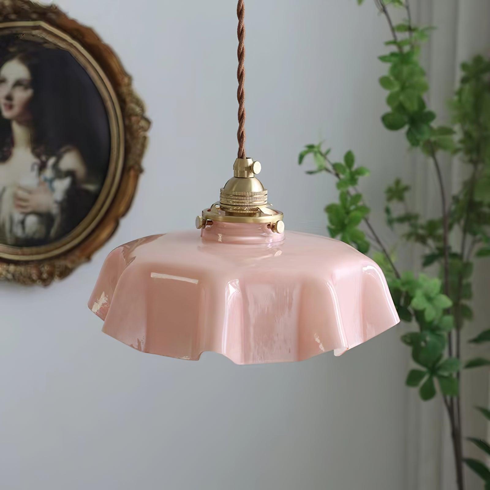 Lampe à suspension plissée à fleurs françaises — Design d'éclairage vintage