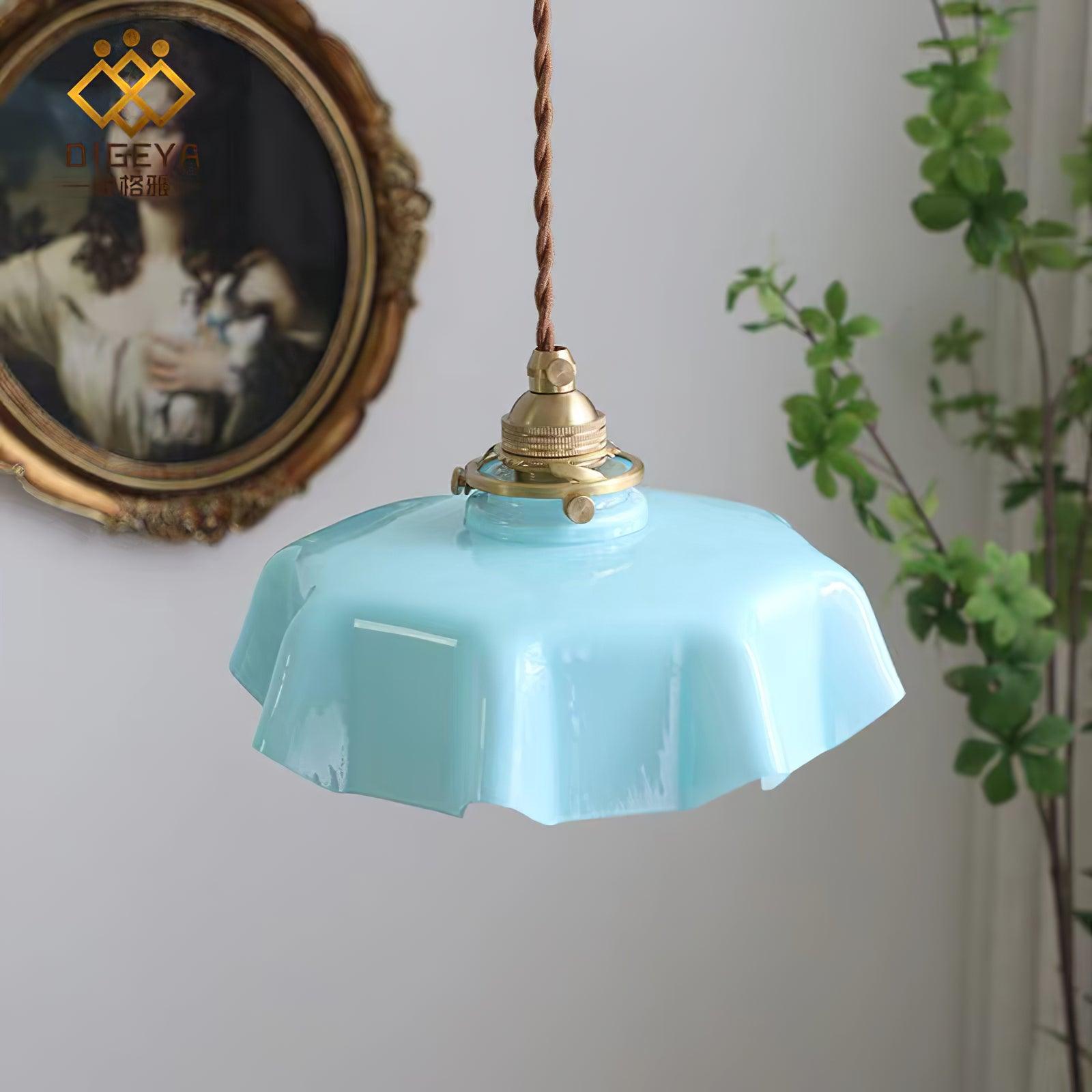 Lampe à suspension plissée à fleurs françaises — Design d'éclairage vintage