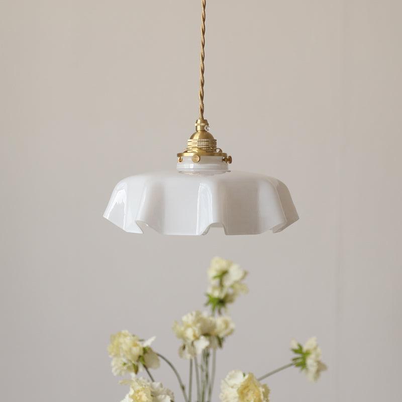 Lampe à suspension plissée à fleurs françaises — Design d'éclairage vintage