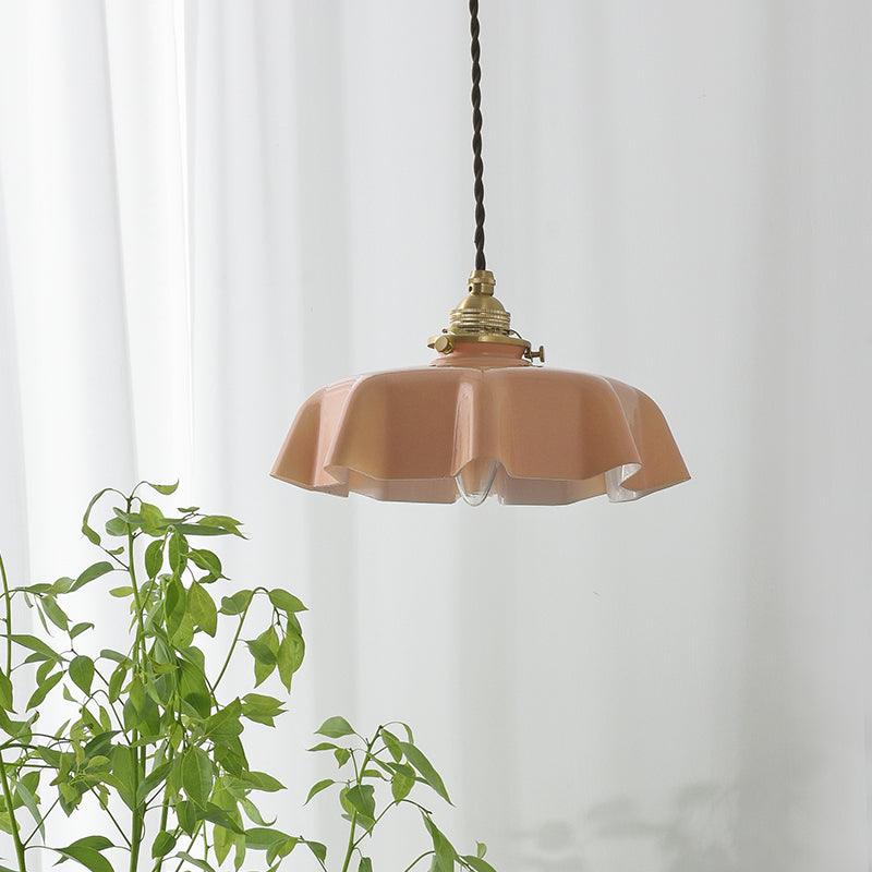 Lampe à suspension plissée à fleurs françaises — Design d'éclairage vintage