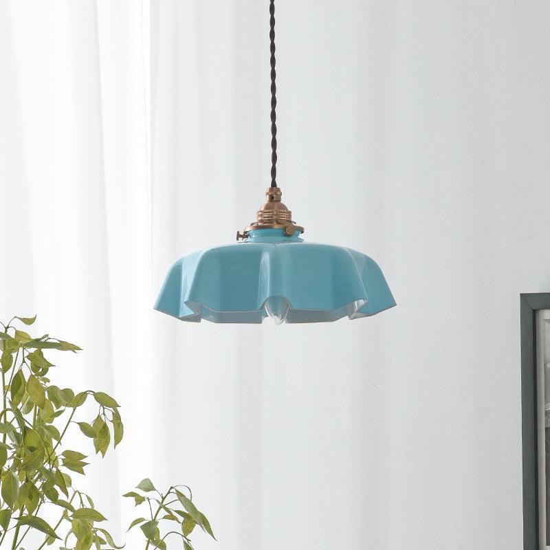 Lampe à suspension plissée à fleurs françaises — Design d'éclairage vintage
