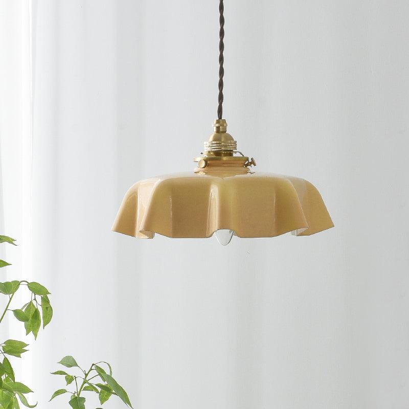 Lampe à suspension plissée à fleurs françaises — Design d'éclairage vintage