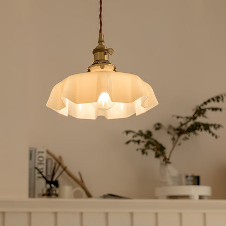 Lampe à suspension plissée à fleurs françaises — Design d'éclairage vintage