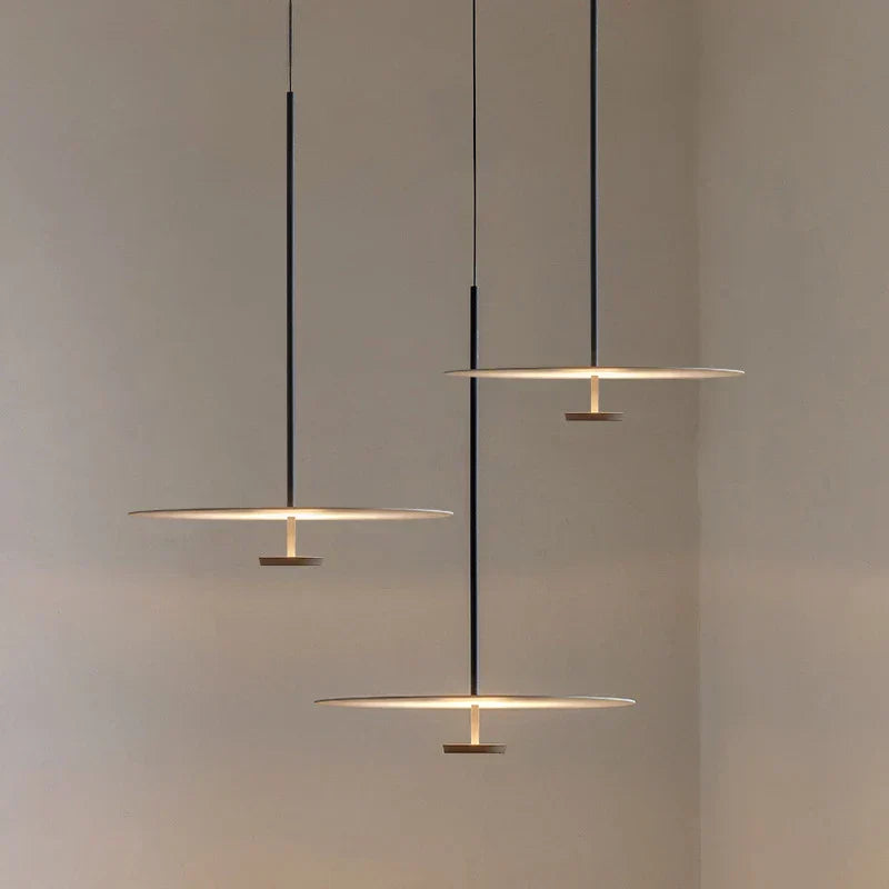 Lampe à suspension Lunara Arc pour intérieurs de maison contemporains
