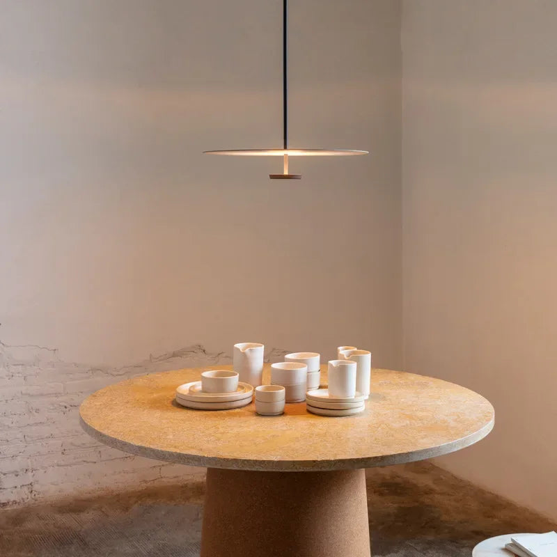 Lampe à suspension Lunara Arc pour intérieurs de maison contemporains