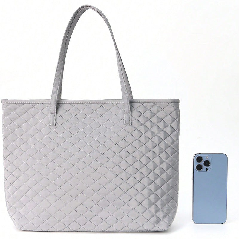 Sac à main moderne en matériau texturé