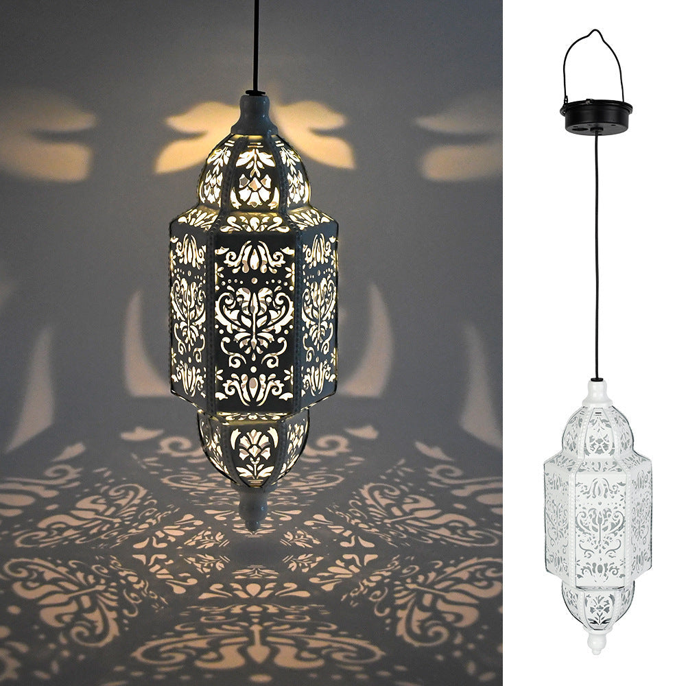 Lampe suspendue marocaine en métal sculpté avec projection d'ombre décorative et auvent