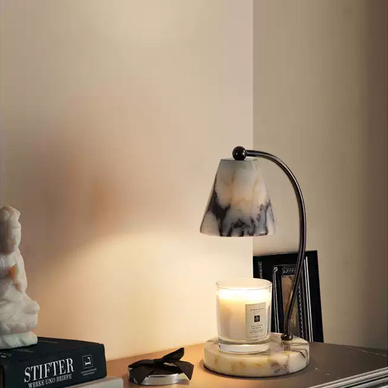Lampe de chevet en marbre avec porte-bougie intégré et bras en métal courbé
