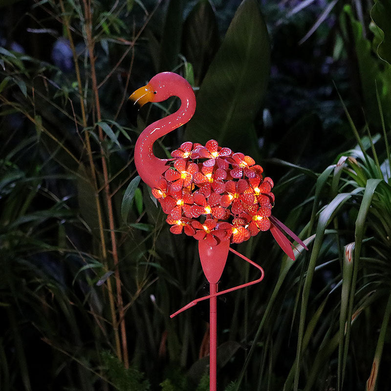 Sculpture décorative en métal de paon sur piquet de jardin avec guirlande lumineuse LED intégrée et piquet extérieur résistant aux intempéries