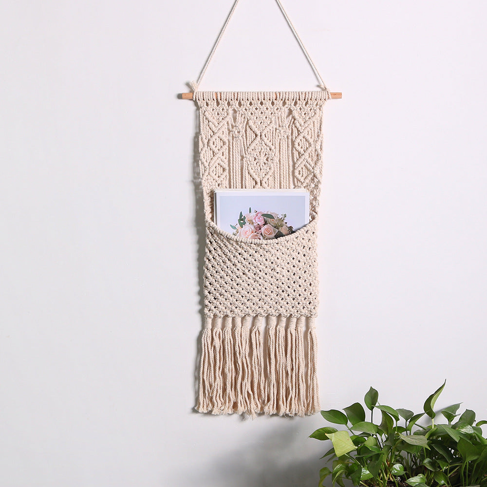 Décoration murale artistique en macramé avec une belle décoration à franges