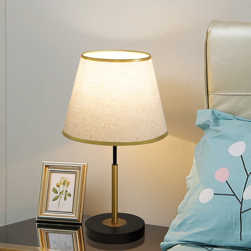 Lampe de chevet contemporaine