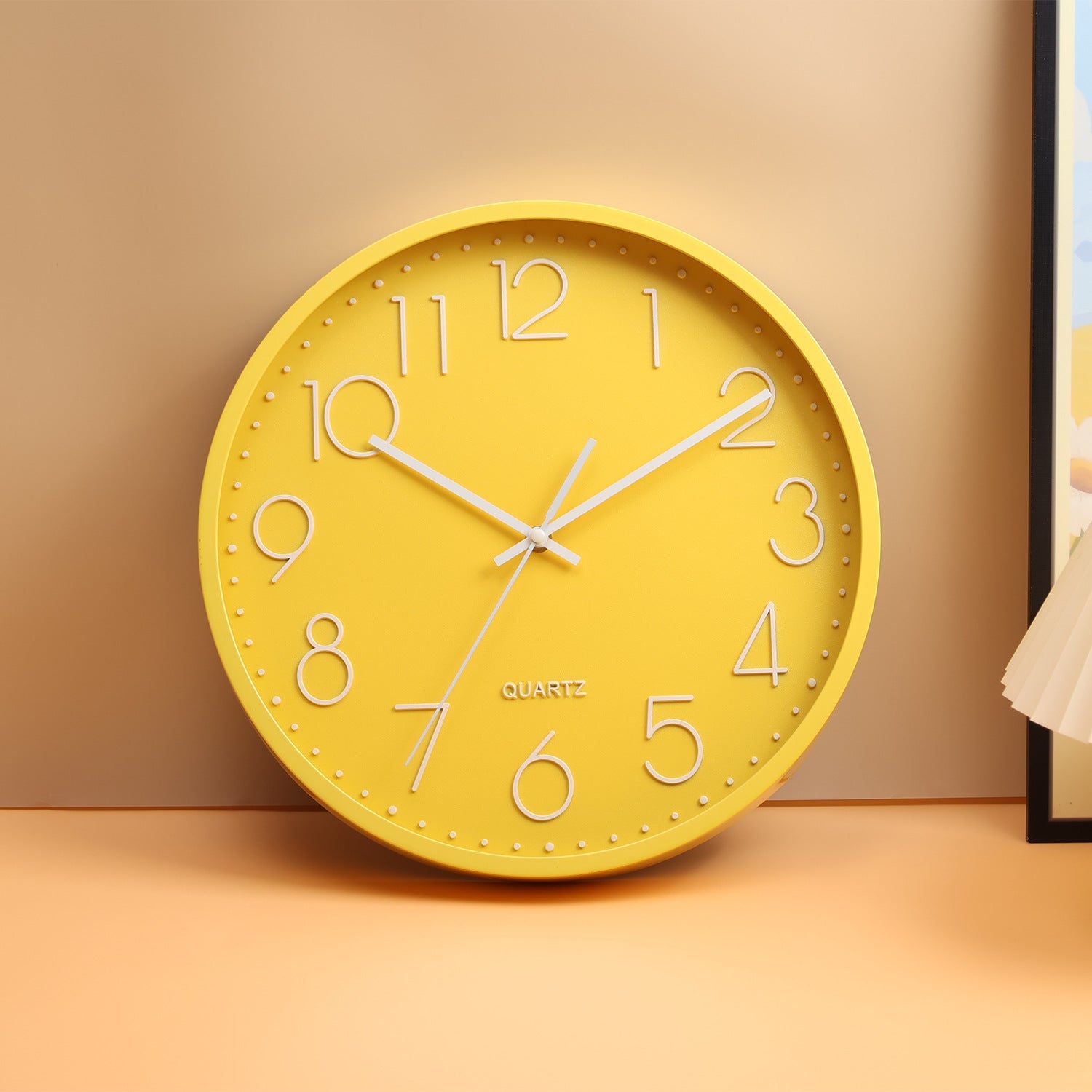 Horloge murale au design minimaliste et élégant