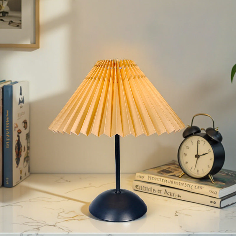 Lampe de bureau plissée élégante