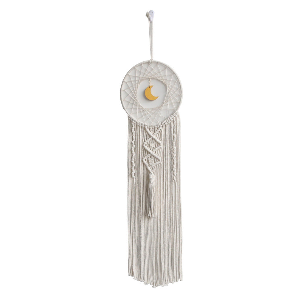 Décoration murale macramé motif lune beige, lune dorée, en matériaux naturels, facile à accrocher
