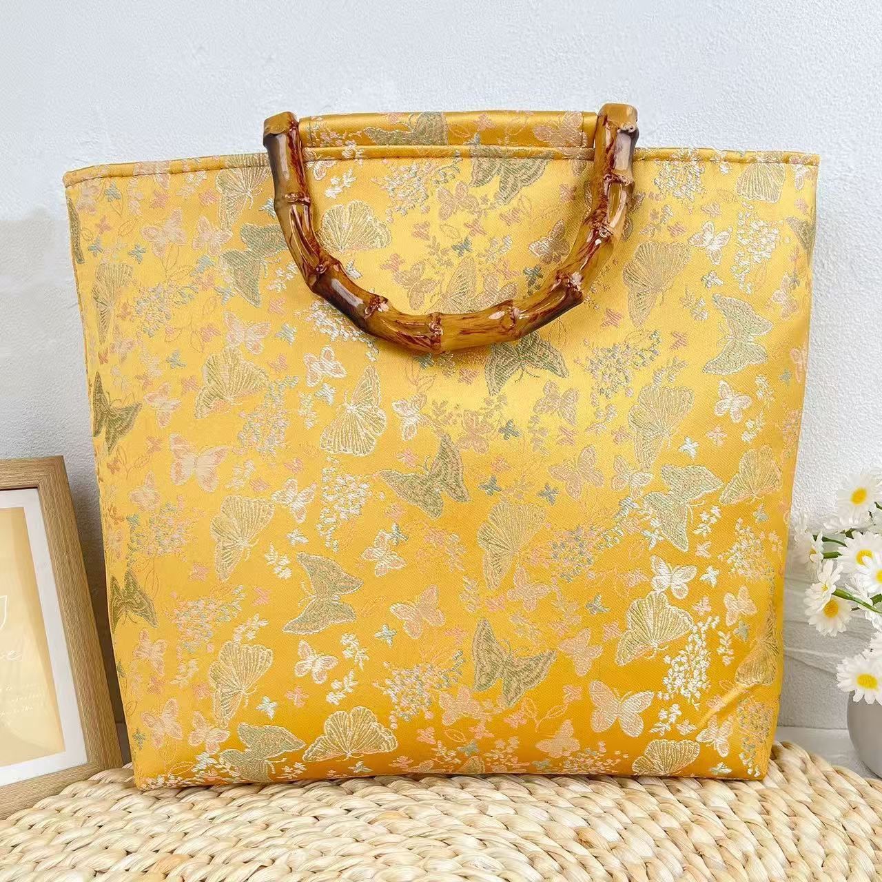 Sac à main élégant avec poignée en bambou
