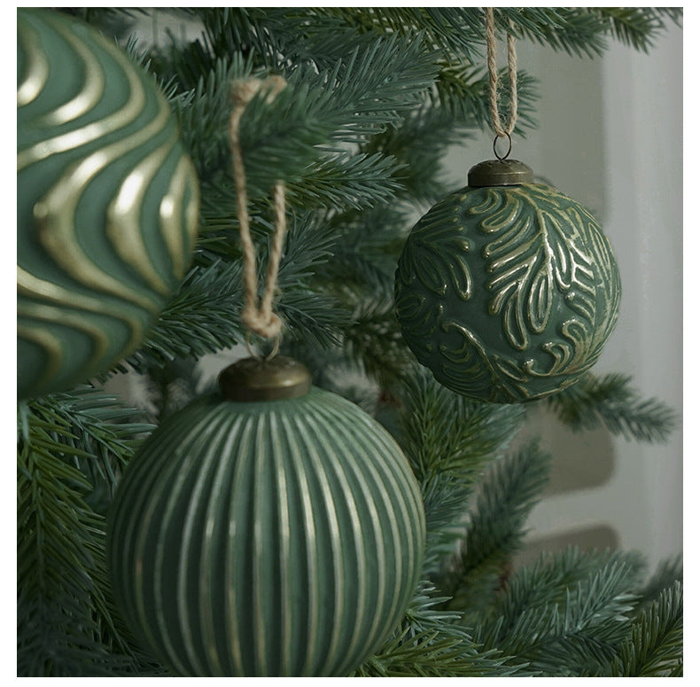 Ensemble d'ornements de boules de Noël décoratifs antiques