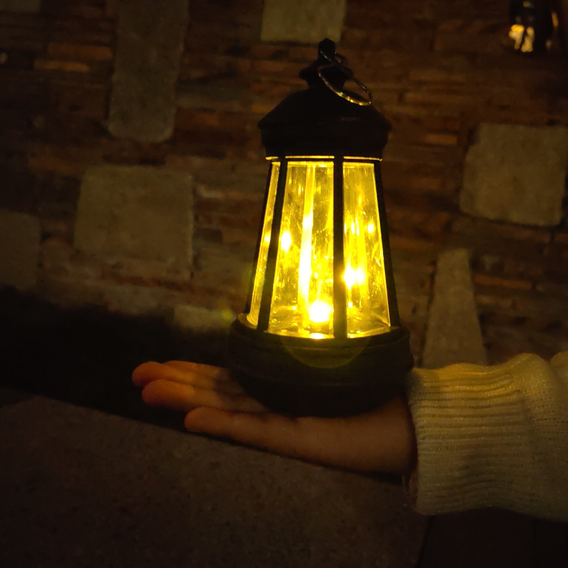 Lanterne LED décorative portable avec guirlande lumineuse intégrée et USB rechargeable