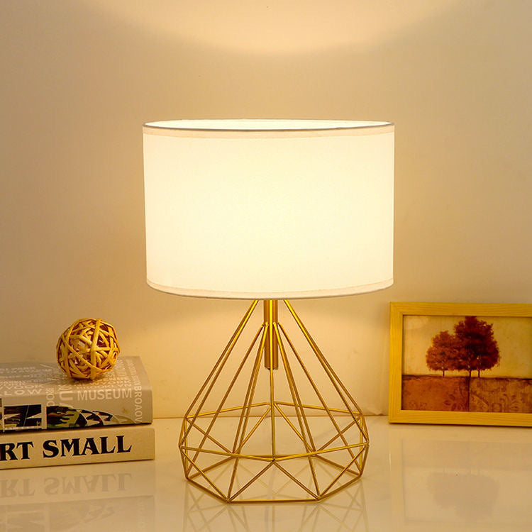 Lampe de bureau au design géométrique